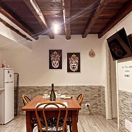La Casetta Del Borgo ปาแลร์โม ภายนอก รูปภาพ